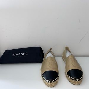 Chanel flats espadrilles in nude and black. Size 38